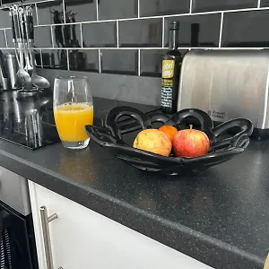 3-bed From Home, Sleeps 6, Great For Contractors, Close To Gulliver's Valley Theme Park, Free Parking, Hot Tub, Couple Retreat Sheffield